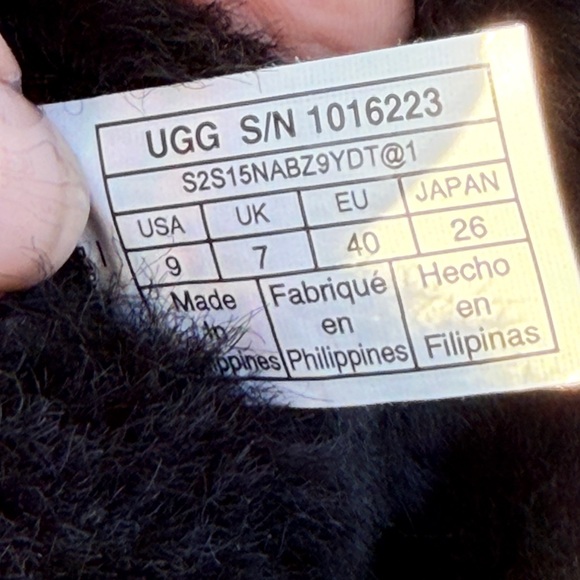 UGG Black classic short II Boots.  Sz 9.  EUC - Picture 8 of 8